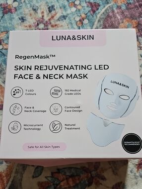 Skin Rejuvenating LED Face & Neck Mask — Pink & White